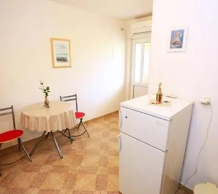 In With Seaview, Balcony, Air Condition, Wifi Appartement *